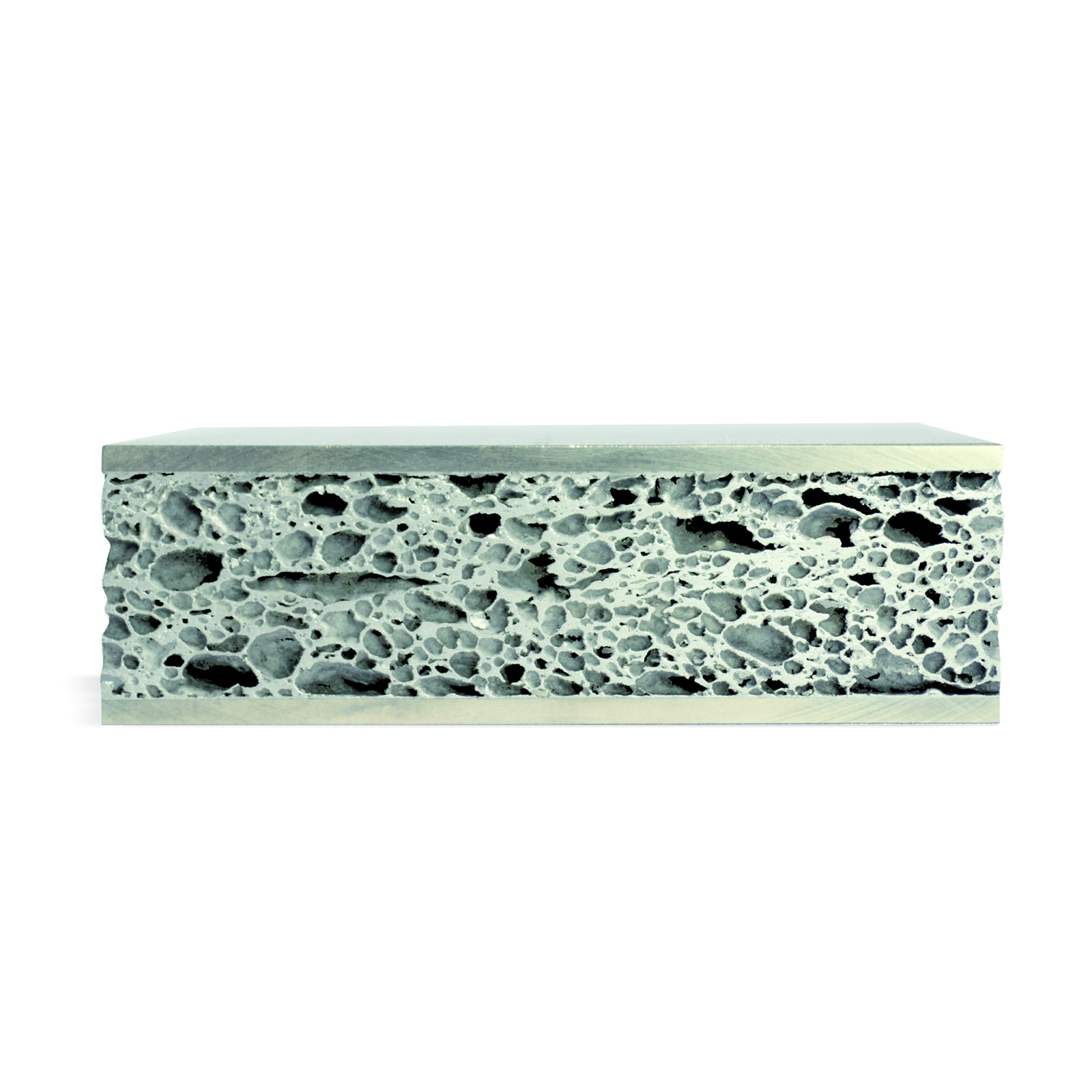 The cut surface of a sandwich section seen from the side: a thick aluminum foam core with irregular pores, framed by a thin, smooth cover layer above and another below.